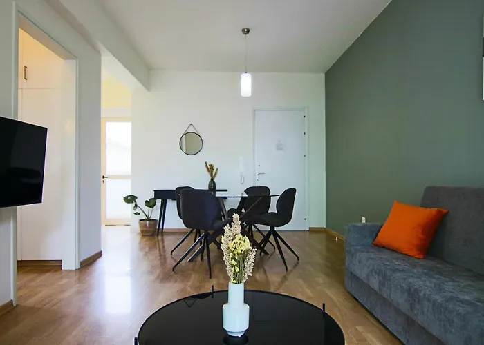 Phaedrus Living View Luxury Iras Flat 102 *