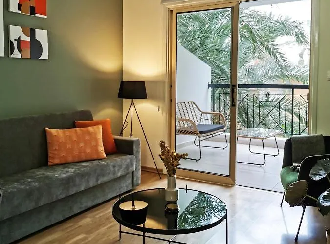 Phaedrus Living View Luxury Iras Flat 102 *