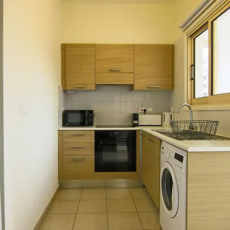 Phaedrus Living View Luxury Iras Flat 102 Apartamento Nicósia